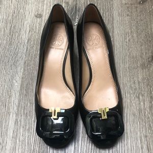TORY BURCH T-Ring 50 Pumps Soft Patent Calf Leather